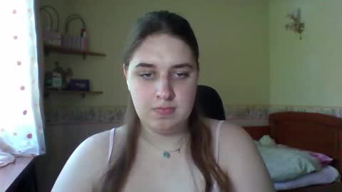 Snapshot of hess_luna_ chatting on June 5, 9:04 am hess_luna_ online show from June 5, 9:04 am