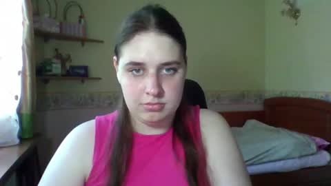 Snapshot of hess_luna_ chatting on June 11, 9:07 am hess_luna_ online show from June 11, 9:07 am