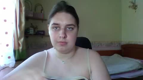 Snapshot of hess_luna_ chatting on June 17, 9:12 am hess_luna_ online show from June 17, 9:12 am