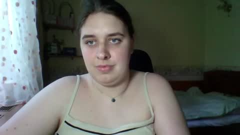 Snapshot of hess_luna_ chatting on June 18, 9:09 am hess_luna_ online show from June 18, 9:09 am