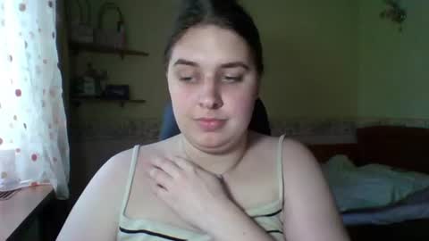 Snapshot of hess_luna_ chatting on June 18, 9:14 am hess_luna_ online show from June 18, 9:14 am