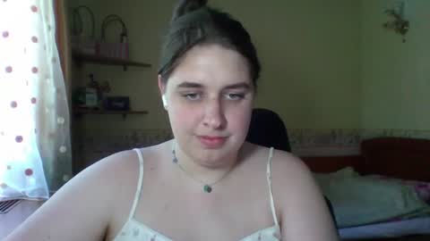 Snapshot of hess_luna_ chatting on June 22, 9:06 am hess_luna_ online show from June 22, 9:06 am
