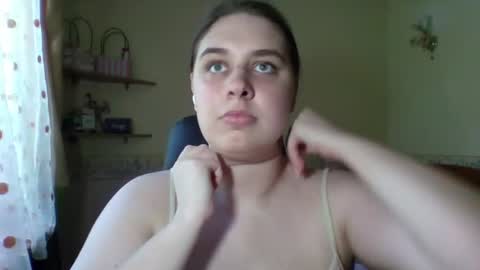 Snapshot of hess_luna_ chatting on July 1, 9:00 am hess_luna_ online show from July 1, 9:00 am