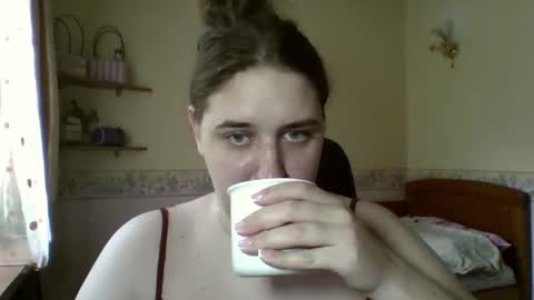 Snapshot of hess_luna_ chatting on July 21, 9:11 am hess_luna_ online show from July 21, 9:11 am