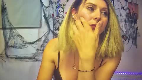 Hestesiaxx online show from October 16, 2:12 am