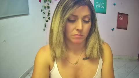 Hestesiaxx online show from May 4, 3:02 am