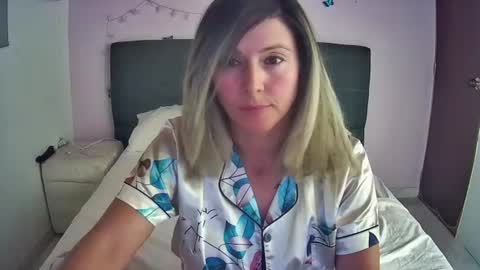Hestesiaxx online show from July 13, 2:03 am