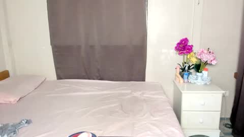 Snapshot of hestia_lovexx chatting on September 15, 4:45 am Hestia Make me In love with you online show from September 15, 4:45 am