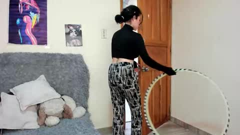 hesttia_ online show from October 10, 8:08 pm