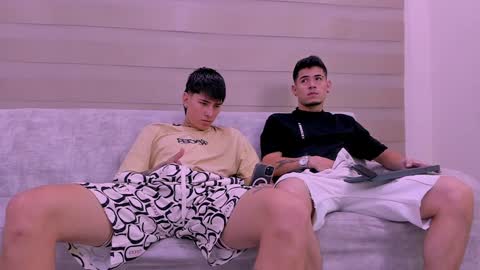 heteros men online show from February 4, 8:28 pm