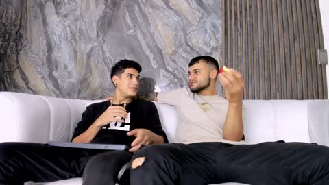 heteros men online show from February 5, 1:37 am