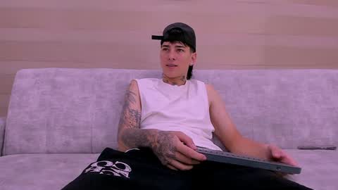heteros men online show from February 5, 7:53 pm