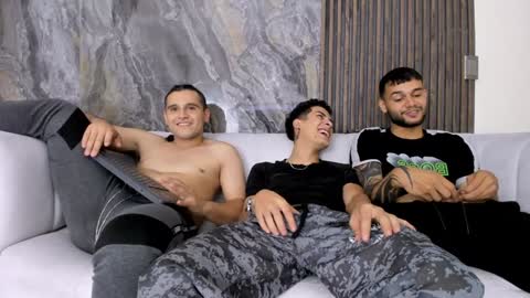 heteros men online show from February 6, 2:00 am