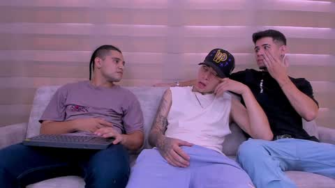 heteros men online show from February 7, 8:10 pm