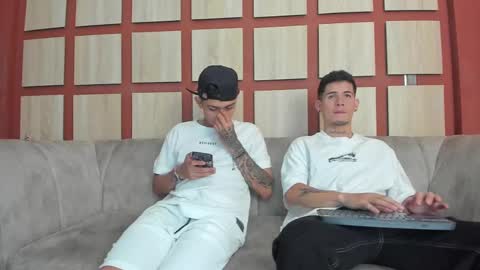 heteros men online show from February 15, 8:11 pm