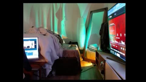 Snapshot of hevin69 chatting on December 22, 9:34 pm hevin69 online show from December 22, 9:34 pm