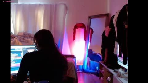 Snapshot of hevin69 chatting on February 5, 9:30 pm hevin69 online show from February 5, 9:30 pm