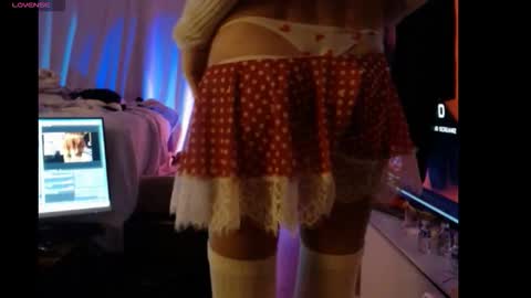 Snapshot of hevin69 chatting on March 1, 2:02 am hevin69 online show from March 1, 2:02 am