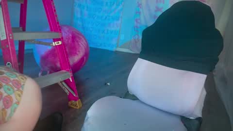 salem online show from December 6, 9:32 am