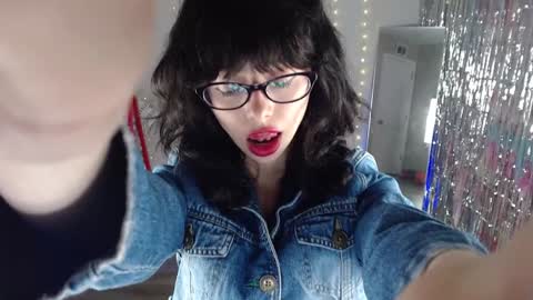 Snapshot of hexivu chatting on February 9, 3:32 am salem online show from February 9, 3:32 am