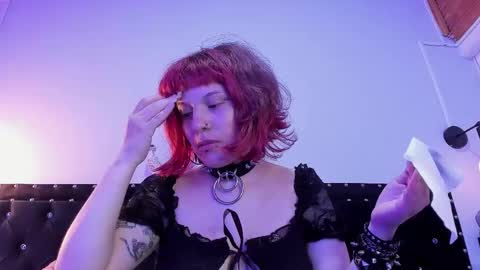 Snapshot of hey_noraly chatting on February 14, 4:31 am Noraly online show from February 14, 4:31 am