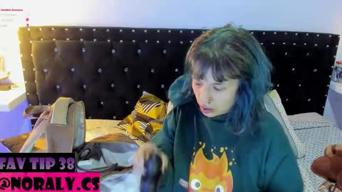 Snapshot of hey_noraly chatting on March 16, 4:07 am Noraly online show from March 16, 4:07 am