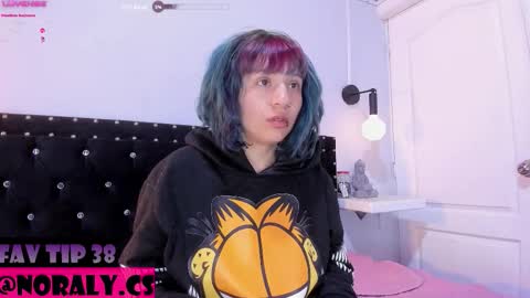 Snapshot of hey_noraly chatting on March 21, 5:01 am Noraly online show from March 21, 5:01 am