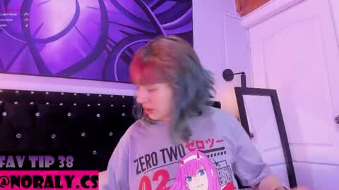 Snapshot of hey_noraly chatting on May 1, 4:39 am Noraly online show from May 1, 4:39 am