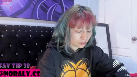 Snapshot of hey_noraly chatting on May 2, 4:28 am Noraly online show from May 2, 4:28 am