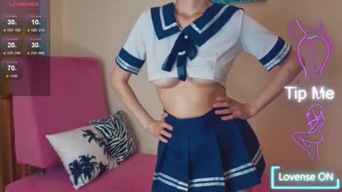 Snapshot of heyitsnaomi chatting on November 27, 5:20 am Naomi online show from November 27, 5:20 am