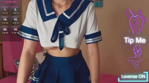 Snapshot of heyitsnaomi chatting on December 4, 3:49 am Naomi online show from December 4, 3:49 am