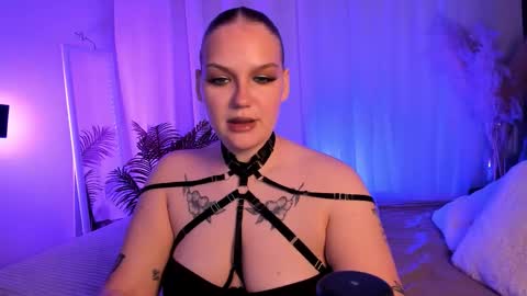 Snapshot of heynoirsam chatting on March 4, 6:19 am heynoirsam online show from March 4, 6:19 am