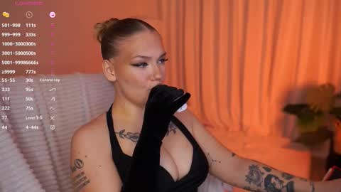 Snapshot of heynoirsam chatting on March 28, 6:13 am heynoirsam online show from March 28, 6:13 am