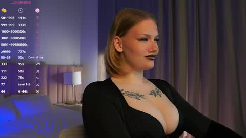 Snapshot of heynoirsam chatting on March 29, 6:13 am heynoirsam online show from March 29, 6:13 am