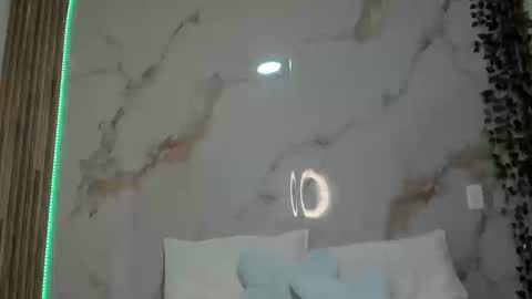 Snapshot of heyyo1808 chatting on September 9, 9:03 pm heyyo1808 online show from September 9, 9:03 pm