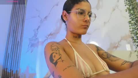 heyyo1808 online show from October 3, 9:34 pm