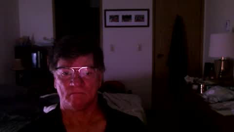 Snapshot of hg99too chatting on October 14, 1:45 pm hg99too online show from October 14, 1:45 pm