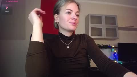 Snapshot of hi_bye_ chatting on January 8, 8:05 am Lina online show from January 8, 8:05 am