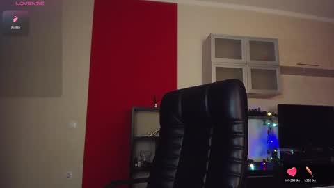 Snapshot of hi_bye_ chatting on January 13, 5:35 am Lina online show from January 13, 5:35 am