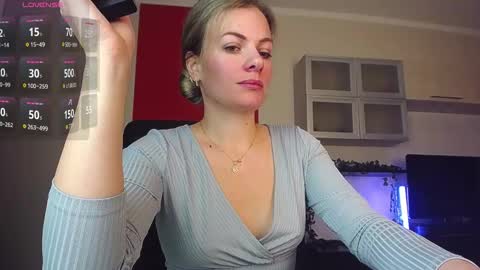 Snapshot of hi_bye_ chatting on February 6, 6:18 am Lina online show from February 6, 6:18 am