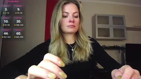 Snapshot of hi_bye_ chatting on March 19, 9:57 am Lina online show from March 19, 9:57 am