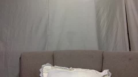 Snapshot of hi_there99 chatting on November 9, 1:15 am hi_there99 online show from November 9, 1:15 am