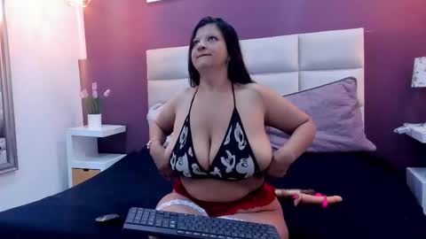 Snapshot of hiddenlust_ chatting on November 18, 12:20 pm Hidden online show from November 18, 12:20 pm