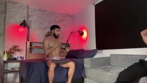 Snapshot of highlatin_guys chatting on September 20, 10:44 pm Terry and E online show from September 20, 10:44 pm