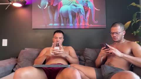 Snapshot of highlatin_guys chatting on November 25, 9:37 pm Terry and E online show from November 25, 9:37 pm