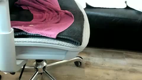 hiheelz online show from February 14, 3:20 pm