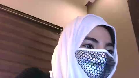 Snapshot of hijabi_girls chatting on March 28, 11:26 pm Hijabi Girls online show from March 28, 11:26 pm