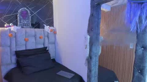 hikaru_dl online show from October 31, 7:37 pm