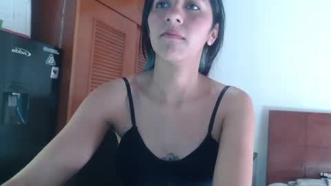 hilaril18 online show from January 18, 4:42 pm