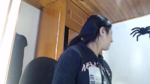 hilaril18 online show from October 24, 12:08 am